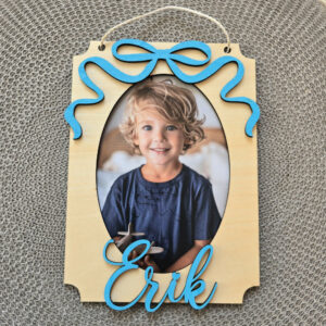 Lesen okvir z imenom otroka – moder, bel